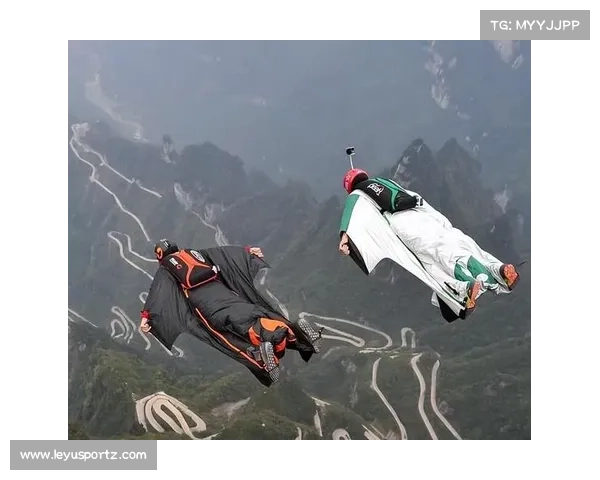 中国极限运动大会成功完成翼装飞行穿越天门洞挑战创纪录